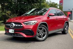 2022 M-e-r-c-e-d-e-s-B-e-n-z G L A 250 4MATIC faible kilométrage et prix abordable en stock prêt pour l'expédition - Product Image 4