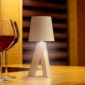 Lampada da Tavolo Personalizzata Zhang, Elegante Decorazione e Accessorio per Tavolo - Product Image 2