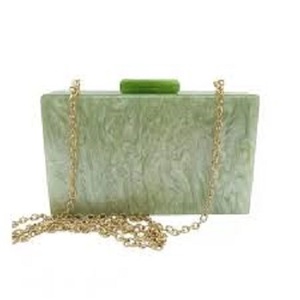 Bolso de Mano y Clutch de Resina Blanca Elegante, Accesorios de Lujo Hechos a Mano con Diseño Moderno y Chic para Bodas - Product Image 1