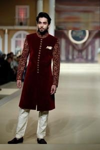 2023 elegante bordado decente granate Sherwani elegante seda/Tela de terciopelo traje de boda cremallera volar Opción de talla grande para bodas - Product Image 2