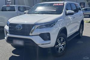 Fortuner GX SUV 2024, 6 Plazas, Equipamiento Completo, Volante a la Derecha, Sin Accidentes y con Garantía - Product Image 4