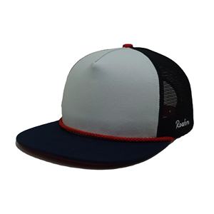 Casquette de camionneur rétro bleu marine, blanc et noir à 3 tons, avec logo personnalisé, en maille Roahm, fermeture snapback et cordon rouge contrastant - Product Image 1