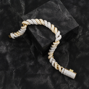 Pulsera de eslabones cubanos de diamantes de moissanita chapada en oro y plata de ley 925 y joyería de moda de lujo a juego IcedOut - Product Image 1