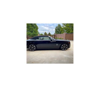 Rolls-Royce Wraith con cabina centrada en el conductor para una experiencia inmersiva. - Product Image 6