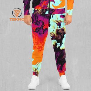 Chándal impreso sublimación para hombres con material suave y Diseño atrevido y excelente ajuste para entrenamiento o ropa de calle - Product Image 4