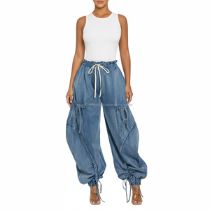 Pantalon cargo en jean ample pour femme, taille haute, avec cordon de serrage, style streetwear, multi-poches, effet froncé - Product Image 1