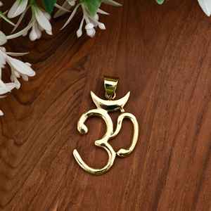 Collier pendentif de méditation naturelle Om | Collier en laiton fait à la main | Pendentif OM ethnique jaune-argent | Cadeau de bijoux d'hindouisme - Product Image 1