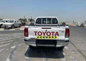 Toyota Hilux SR5 2019 / Disponible à la vente avec faible kilométrage, moteur essence, véhicule bien entretenu et sans accident. - Product Image 2