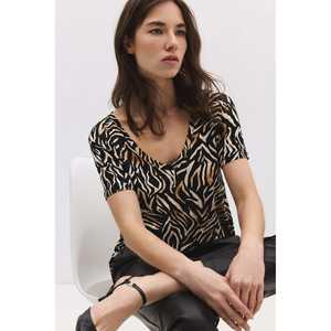 T-shirt à col en V à motifs - Product Image 2