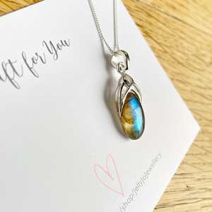 Collar de Labradorita de Plata de Ley Chapado en Oro Vintage Hecho a Mano con Colgante de Diseño Celta, Joyería de Piedras Preciosas para Compromiso - Product Image 3