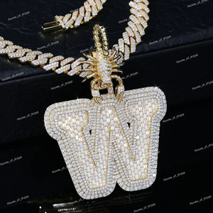 Colgante con la letra W con incrustaciones de diamantes de moissanita, colgante hip hop, joyería con inicial personalizada, diseño de lujo en acero inoxidable para hombre - Product Image 2