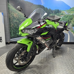 Nouvelles motos sportives Ninja 650 KRT abordables, prêtes à être expédiées - Product Image 1