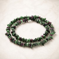 Collar de cuentas de zoisita rubí natural al por mayor con cadena de plata chapada en oro rosa, joyería de cristal de piedra curativa verde y roja para