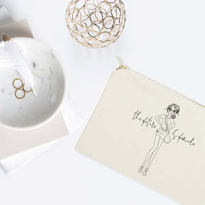 กระเป๋าเครื่องสำอางผ้าแคนวาสขนาดใหญ่ทันสมัย ลายโลโก้ 'The Future Is Female' พร้อมลายตัวอักษร พกพาสะดวก - Product Image 3