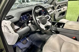 USADO EN BUEN ESTADO, VOLANTE A LA IZQUIERDA |   CONDUCCIÓN DERECHA |   DEFENDER 130 SE TURBO 2023, 6 CILINDROS, TRACCIÓN EN LAS CUATRO RUEDAS, ASIENTOS EN LA TERCERA FILA - Product Image 4