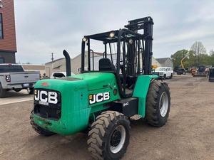 Chariot élévateur tout-terrain JCB 940 4x4 de 2019, capacité de levage de 9000 lb, moteur diesel JCB, cabine ouverte, fourches de 72 pouces - Product Image 6
