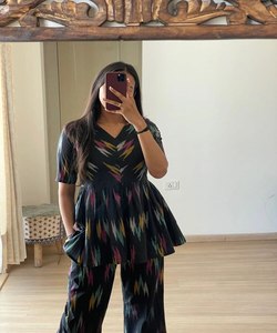 Fusion de la mode: Salwar Kameez de style pakistanais-Fusion de styles traditionnels et modernes, créant un VÊTEMENT de mode chic et élégant - Product Image 6