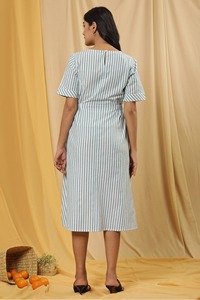 เดรสทรงเอเข้ารูป ผ้าลายทางย้อมเส้นด้าย แขนสั้น เอวธรรมชาติ ซิปหลัง สำหรับผู้หญิงไซส์ใหญ่ สไตล์ลำลอง ใส่สบายช่วงฤดูร้อน ความยาวระดับเข่า - Product Image 2