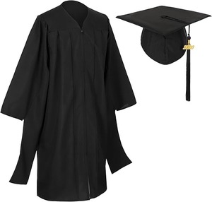 Toga y Birrete de Graduación, Toga de Maestría Mate con Borla, Amuleto del Año 2025 y 2026, Negro - Product Image 1