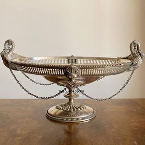 Bol de service décoratif de luxe en aluminium nordique avec dessus en verre et poignées design fantaisie, vaisselle de luxe - Product Image 3