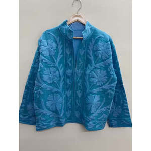 Veste en coton brodée à la main Aari, Indigo Bloom - Respirante et élégante pour le printemps en bleu ciel et bleu pétrole - Product Image 5