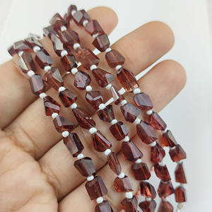 ลูกปัดโกเมนธรรมชาติขนาด 10-12 มม. รูปทรงหยดน้ำเหลี่ยมเพชรพลอย ร้อยเป็นเส้น ทำด้วยมือ สำหรับทำเครื่องประดับโกเมน 18-20 เม็ดต่อเส้นยาว 8 นิ้ว - Product Image 5