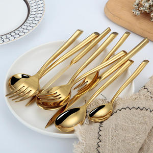 Ensemble de couverts dorés fabriqué en acier inoxydable de qualité supérieure offrant une sensation d'équilibre pour une dégustation élégante - Product Image 6