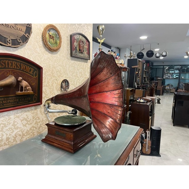 Factory Supply Classic Wooden Multifunctional Luxury Retro Vinyl Record Player Customizable Logo Antique Gramophone for Home