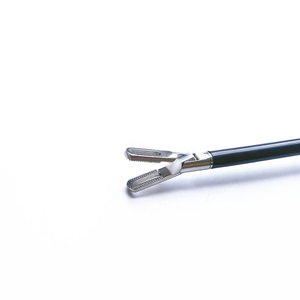 Fórceps de coagulación bipolar laparoscópica reutilizable de 5mm3mm con base de instrumentos quirúrgicos de cable de alimentación manual - Product Image 4