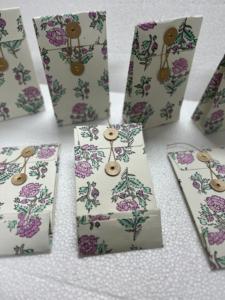 Sacs en papier imprimés sur mesure Eco Conscious Block 100% chiffon en coton recyclé. Idéal pour les faveurs de mariage, emballage cadeau boutique - Product Image 4