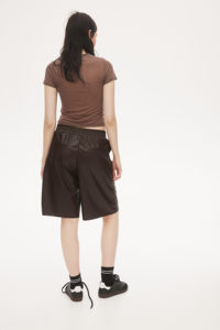 Bermudas con revestimiento de Color marrón de Material de alta calidad de cuero PU 100% para mujer, pantalones cortos de cuero personalizados con estilo a la moda - Product Image 6