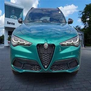 2025 Alfa Ro-meo Stelvio Tributo Italiano 4dr SUV AWD avec Prod. Fin 12/24 2.0L 4cyl Turbo 8A - Product Image 1