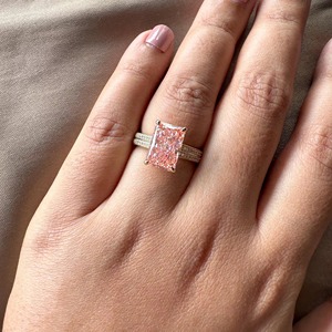 Anillo de Compromiso con Diamante Cultivado en Laboratorio, Corte Esmeralda, Color Rosa Fantasía, con Certificado IGI, Anillo de Boda de Dos Bandas para Regalo de Aniversario - Product Image 2
