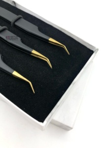 Pince à épiler professionnelle GETUP BROSONS IMPEX en acier inoxydable, pointe dorée, revêtement noir, coudée à 45 degrés, pour extensions de cils - Product Image 2