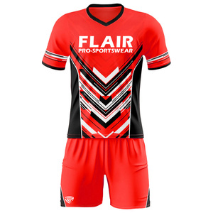 Maillot de football personnalisé pour enfants au design rétro meilleure qualité 100% polyester confortable respirant ensemble de hauts courts à l'avant nom OEM national - Product Image 1