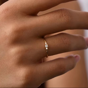 Elegante Anillo de Compromiso de Moissanita Chapado en Oro de 18K y Oro Rosa sobre Plata de Ley con Engaste de Garras y Corte Brillante para Fiesta de Mujer - Product Image 2