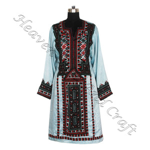 BDR049 vraies femmes porter Balochi Kuchi robe bohème Unique robe Vintage à la main bohème Banjara Baluchi vraie robe Vintage - Product Image 3