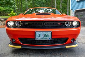 Dodge Challenger RT Scat Pack 2021 d'occasion en excellent état, boîte manuelle 6 vitesses, moteur Hemi V8 de 6,4 litres, packs Dynamics et Plus, sans réserve - Product Image 1