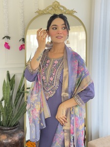 ชุดสูทสไตล์นักออกแบบผ้าเรยอนและฟอยล์พิมพ์ลายปักเรียงตามลำดับอย่างงดงาม - Product Image 4