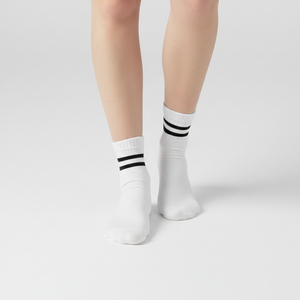 Chaussettes de sport unisexes blanches à double rayures noires, confortables pour un usage quotidien, douces, respirantes, unisexes pour un usage quotidien - Product Image 2