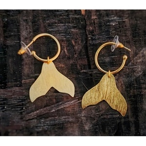 Pendientes de Aro Hechos a Mano en Latón Chapado en Oro y Rodio, Modernos y Elegantes con Perlas y Diamantes Incrustados para Bodas y Fiestas - Product Image 2