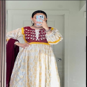 Couleurs et tailles personnalisables au tarif de gros Robe traditionnelle afghane pour femmes Tissu filet respirant pour les fêtes Fabriqué au Pakistan - Product Image 6