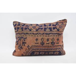 Tapis en laine Kilim marron de style bohème de 20x28 pouces tissé avec un motif vintage comprenant un oreiller Kilim en laine de style bohème - Product Image 1