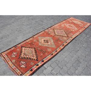 Tapis vintage 3,1 x 10,6 pieds, tapis turc Herki, tapis en laine à bordure rouge - Product Image 3