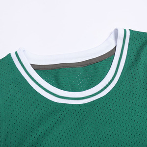 Maillot de basket-ball pour jeunes, réversible, de haute qualité, personnalisable pour toutes les équipes, durable, motif audacieux aux emmanchures, prêt pour l'extérieur, vêtements de sport - Product Image 3