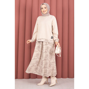 Ensemble jupe et hijab beige à motifs modernes avec garniture – Accessoire vestimentaire modeste - Product Image 3