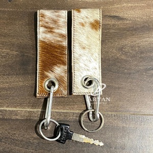 Nouveau 2025 promotionnel en gros peau de vache mousqueton Clips longe cintre en cuir véritable porte-clés porte-clés avec boucle anneau porte-clés - Product Image 1