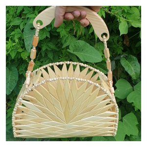 Bolso de bambú hecho a mano de moda, ecológico, transpirable, ligero, Gran accesorio para ropa de resort, estilo de playa o verano - Product Image 6