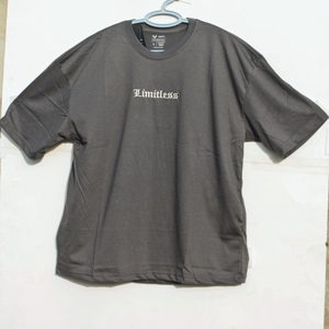 T-shirt col rond manches courtes personnalisé de qualité supérieure 100% coton longue durée et lavable avec logo brodé personnalisable - Product Image 4