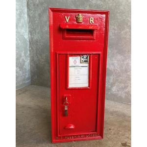 Boîte aux lettres décorative VR, fournitures de jardin de style campagnard, fonte, finition rouge, résistante aux intempéries, boîte aux lettres de luxe, articles de décoration pour mariage et événements - Product Image 4